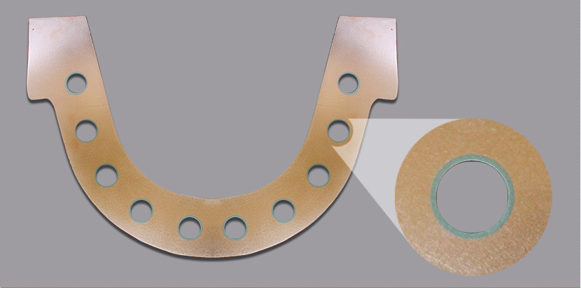 Secção de canaleta em cobre com serpentina de Monel. O perfeito caldeamento entre cobre e o Monel é parte da tecnologia Cecal.
