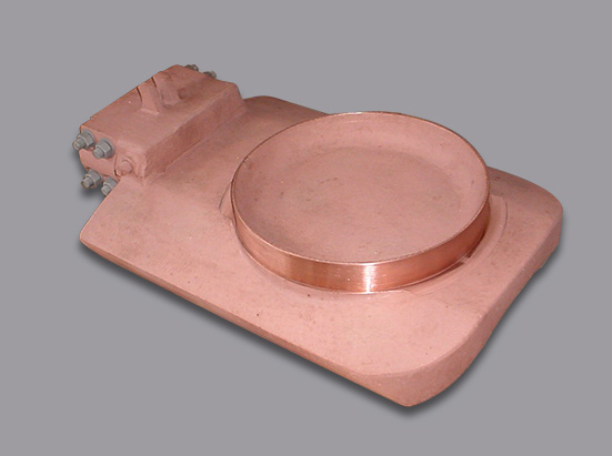 Placa de contato em cobre fundido de alta condutividade com câmaras de água moldadas.